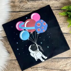 T-Shirt Astronauta - Balões de Planetas