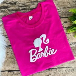 T-Shirt Barbie - Logo no Centro