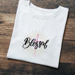 T-Shirt Blessed - Fundo de Cruza