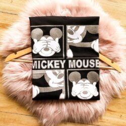 T-Shirt Mickey Mouse - Cobrindo os Olhos