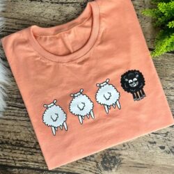 T-Shirt Ovelinha Negra