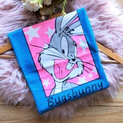 T-Shirt Pernalonga - Fundo Estrelado