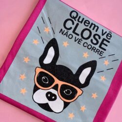 T-Shirt Quem vê Close Não vê Corre