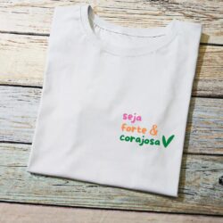 T-Shirt Seja Forte & Corajosa - Escrita Pequena