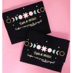 T-Shirt Universo - Confiar é uma Prova de Coragem