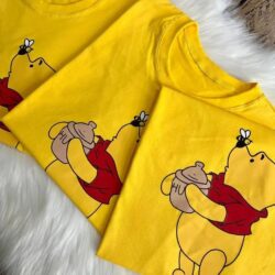 T-Shirt Ursinho Pooh - Logo Corpo Todo