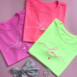 T-Shirt Love - Letra de Mão e Mini Coração