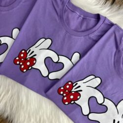 T-Shirt Mickey e Minnie Mouse - Mãos Formato Coração