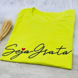 T-Shirt Seja Grata - Escrita letra de mão