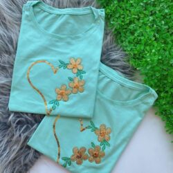 T-Shirt Coração - Metade Florido