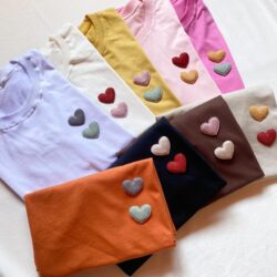 T-Shirt Mini Coração Bordado