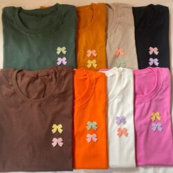 T-Shirt Mini Lacinhos Bordados