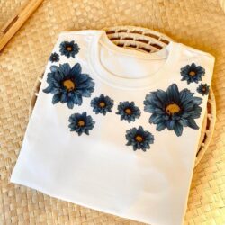 T-Shirt Colar de Flores - Grande