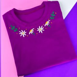 T-Shirt Colar de Flores - Pequeno