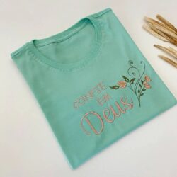 T-Shirt Confie em Deus