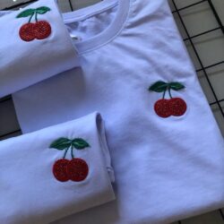 T-Shirt Cereja - Mini Logo Bolso I