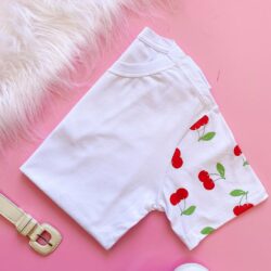 T-Shirt Cerejas - Detalhes na Manga