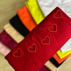 T-Shirt Colar de Corações - Bordado e Vazado