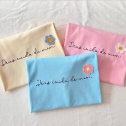 T-Shirt Deus cuida de Mim - Florzinha