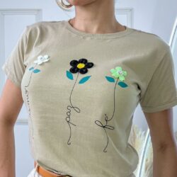 T-Shirt Flor - Amor Paz e Fé I