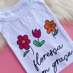 T-Shirt Flores - Floresça com Graça