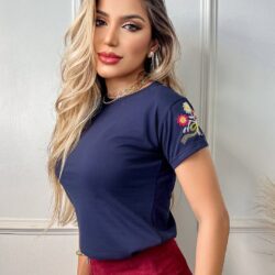 T-Shirt Girassóis - Bordada na Manga