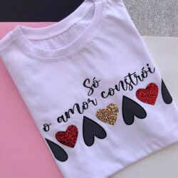 T-Shirt Só o Amor constrói