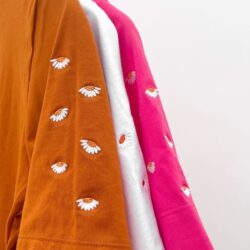 T-Shirt Girassol - Bordado na Manga